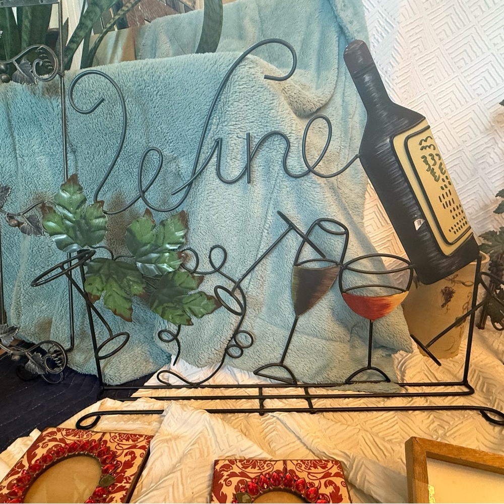 Vintage Wine Decor Collection!! - Picture 10 of 16